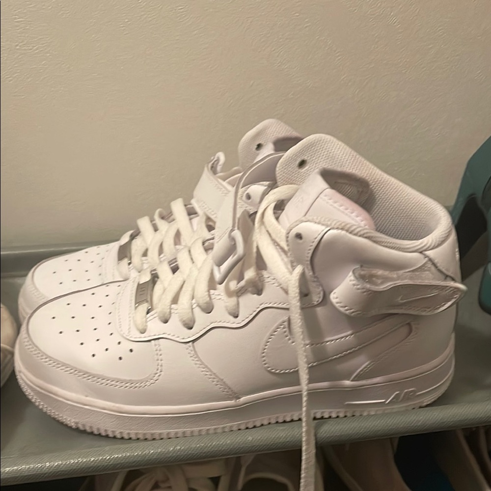 Nike White Air Force 1 Mid Sneakers Classic Design
